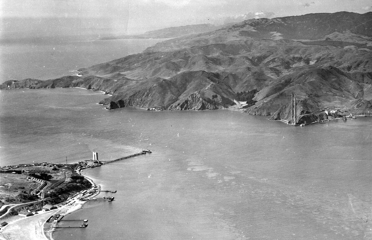 Пролив Золотые Ворота в самом начале строительства моста 
