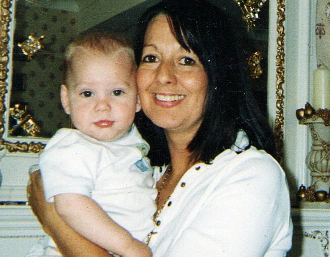  Энджи Миллторп с сыном Джейком. Изображение: Getty.