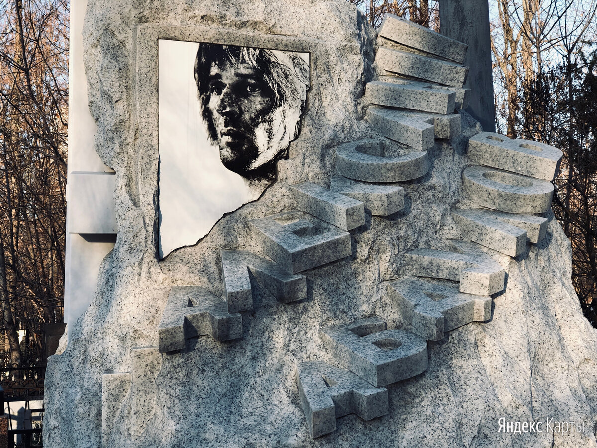 Памятник александру абдулову фото на ваганьковском кладбище