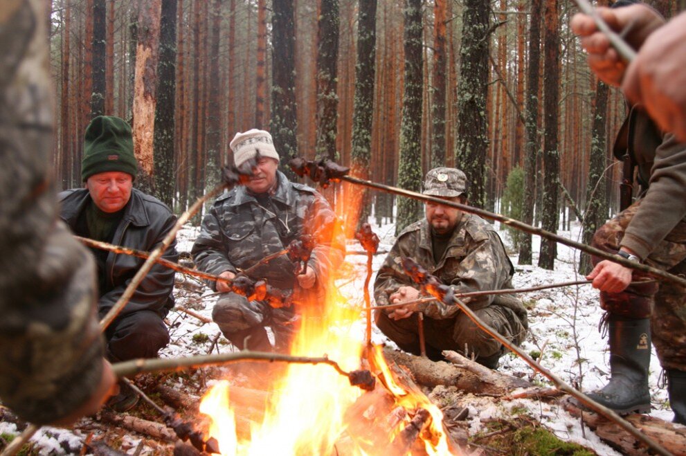 Военный привал с костром