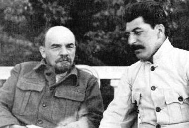 Одна из фотографий Ленина и Сталина в Горках в сентябре 1922 года, сделанных Марией Ильиничной Ульяновой.