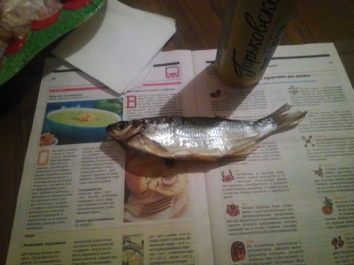 по осени рыбец настолько жирный, что одной газетки будет мало)))))