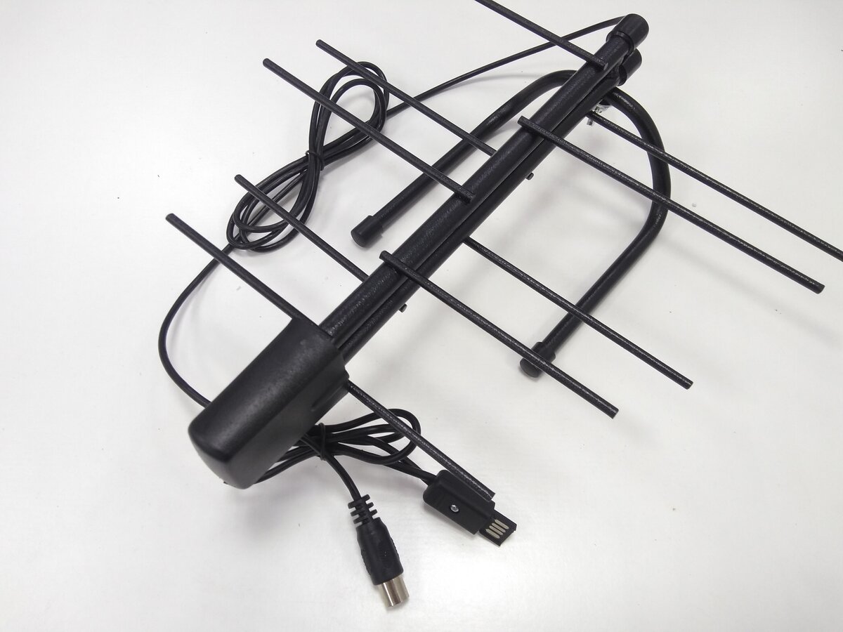 Антенна комнатная BAS-5107-USB MINI DIGITAL, активная, 33db,подст-ка+присоски