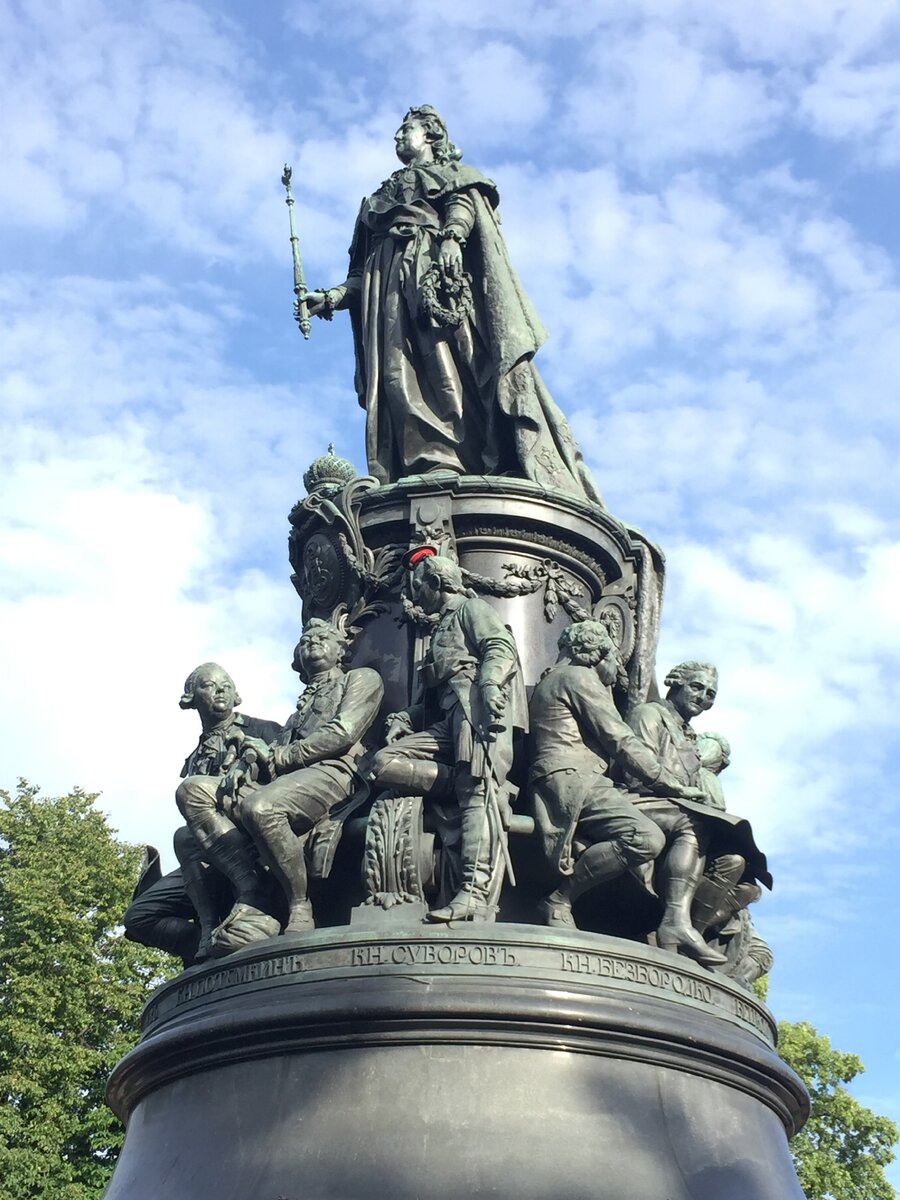 Памятник е. Памятник Екатерине Великой в Санкт-Петербурге. Памятник Екатерине 2 в Санкт Петербурге. Памятник Екатерине II Санкт-Петербург Микешин. Памятник Екатерине Великой в Санкт Петербурге Микешин.