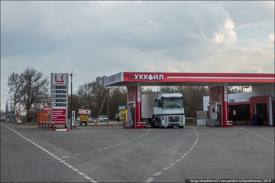 Дагестанские заправки-подделки: заменил одну букву, и вот тебе Жукойл, Гасспром или РусЬнефть