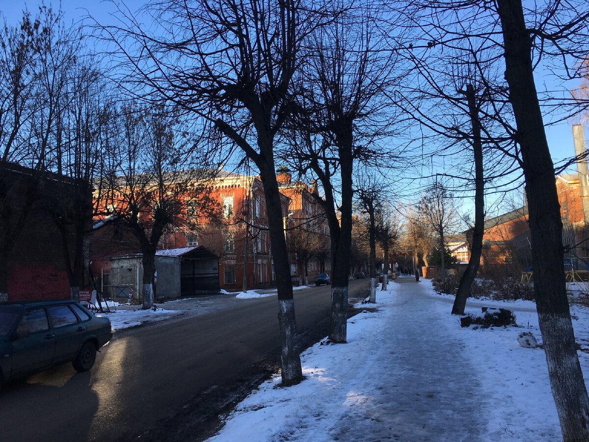 Центральная улица городка