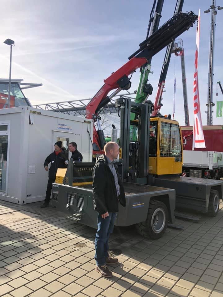 Погрузчик с боковой загрузкой Baumann