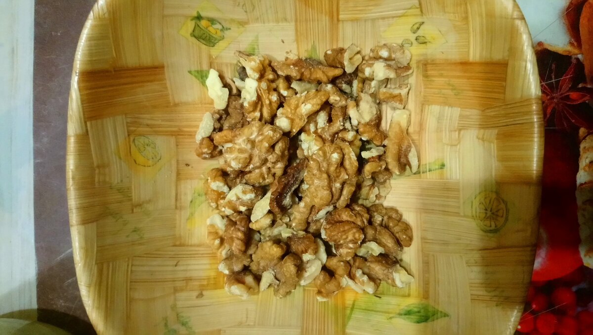 Орешки тоже очень полезны.