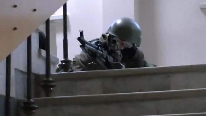 Пулеметчик группы военных, взявших под контроль здание парламента Крыма. Фото: c-inform.info