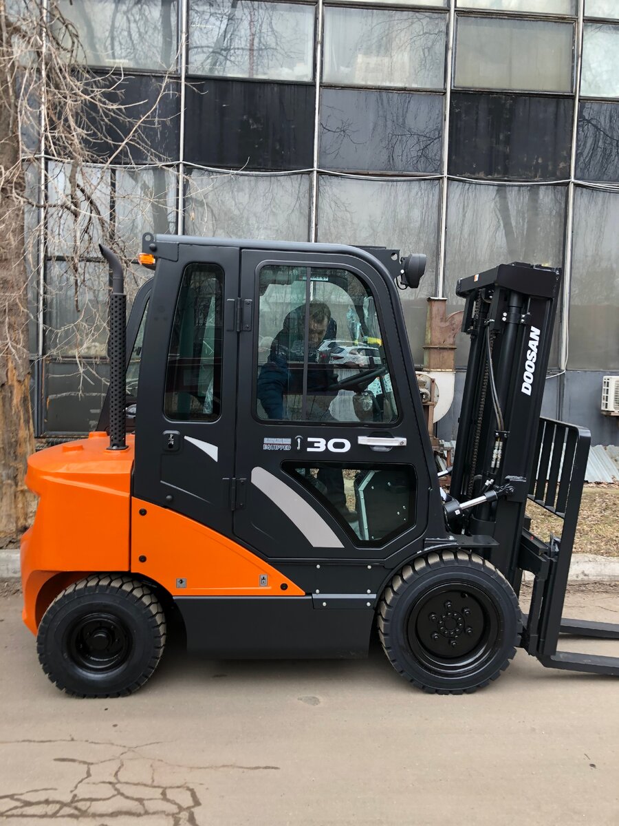 заводская кабина на вилочный дизельный погрузчик Doosan D30