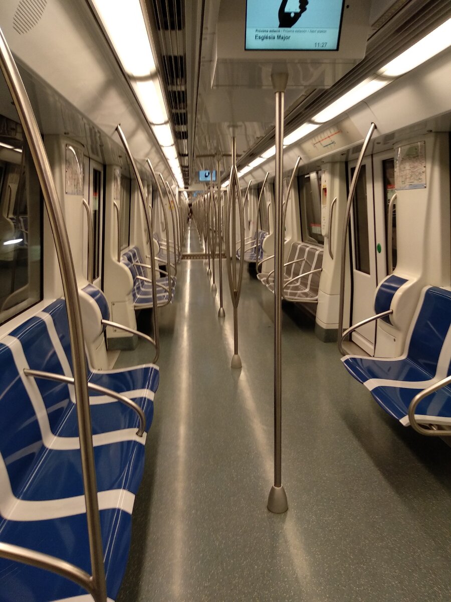 Тот самый состав без машиниста со сквозным проходом через все вагоны