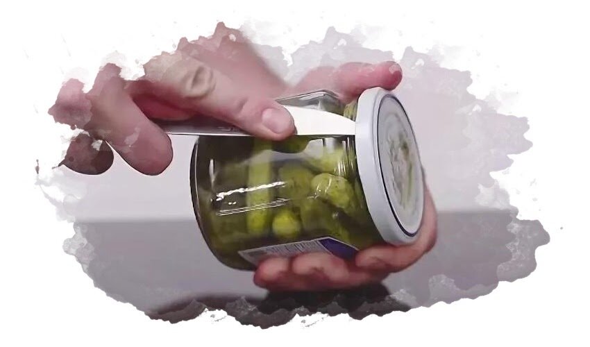 Воспользуйтесь ножом для того чтобы открыть банку