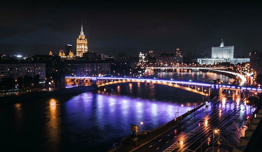 С начала следующей недели в столице будет постепенно введен пропускной режим. На первом этапе это будет касаться поездок на работу. При этом, деятельность большинства городских организаций будет ограничена или прекращена. О запуске этих ограничений мэр города Сергей Собянин объявил в пятницу, 10 апреля.