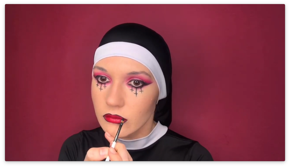 Иванка 50 операций анджелина джоли. Клон анджелины джоли. Монашка сделала пластическую операцию. Бонни ааронс в молодости. Монашка сделала пластическую операцию.