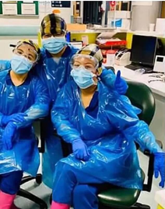 Фото представлено газетой Daily Mail, медсестры в мусорных пакетах