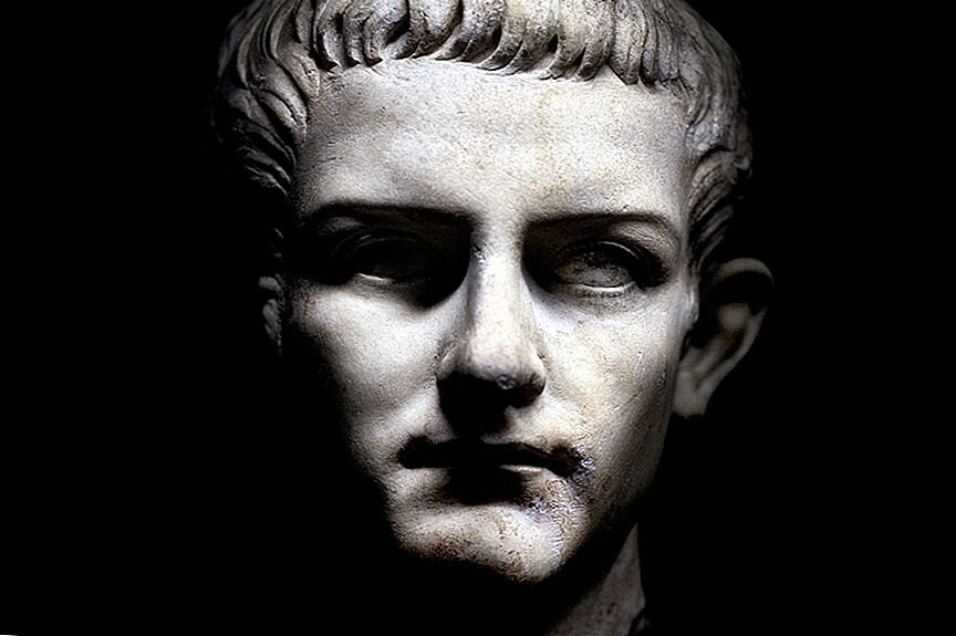 Га́й Ю́лий Це́зарь А́вгуст Герма́ник, более известный прозвищем Кали́гула(сапожок) запомнился современникам и вошёл в историю как олицетворение сумасбродной тирании и жестокости