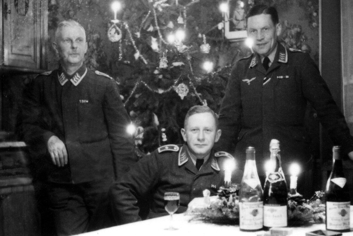 Немецкие офицеры готовы встречать 1940-й