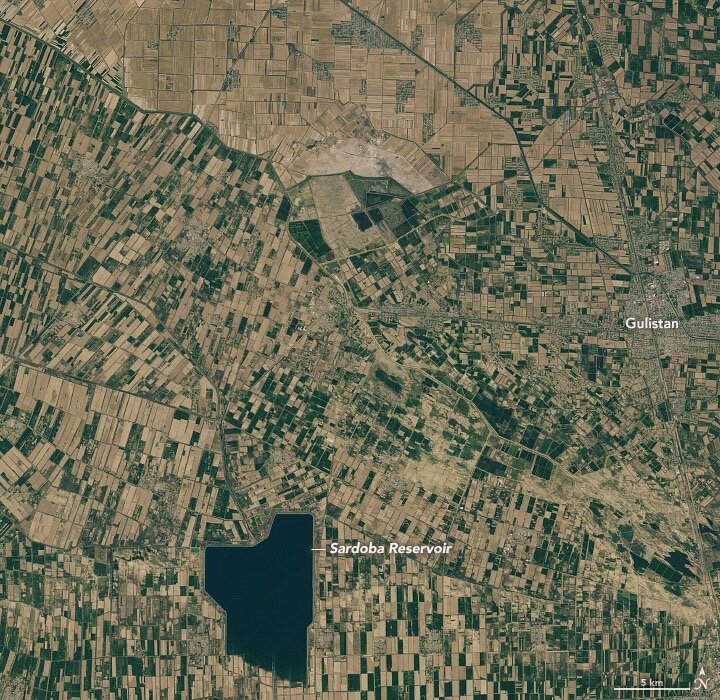 Фото До, 22 апреля. Источник: earthobservatory.nasa.gov