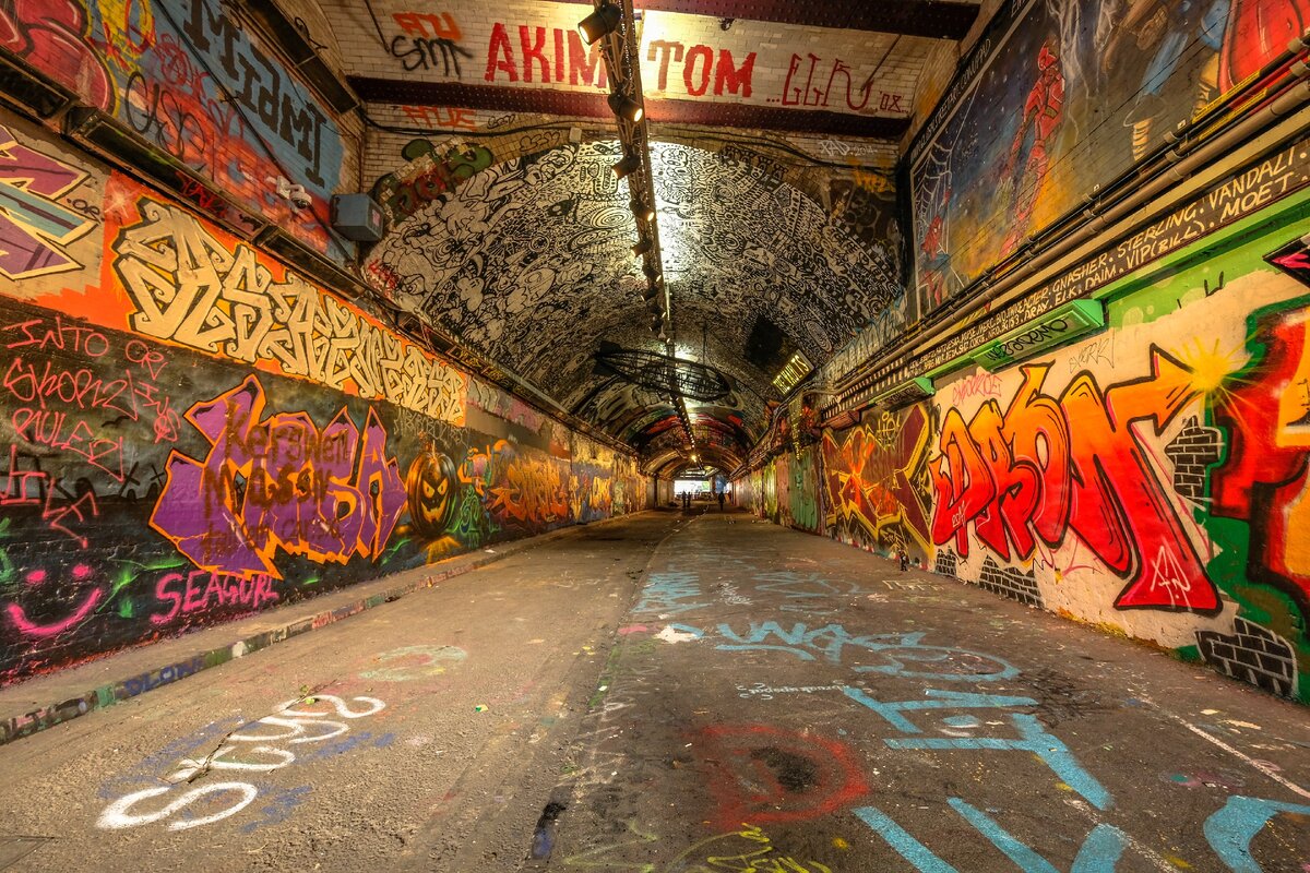 Взято с просторов интернета. Место - Leake Street Graffiti Tunnel
