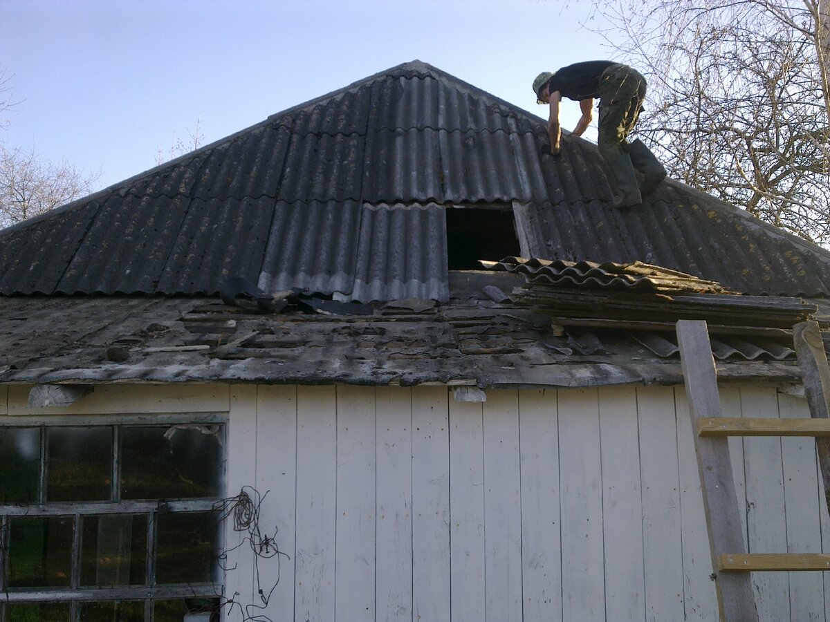 Удаление шифера с крыши. 