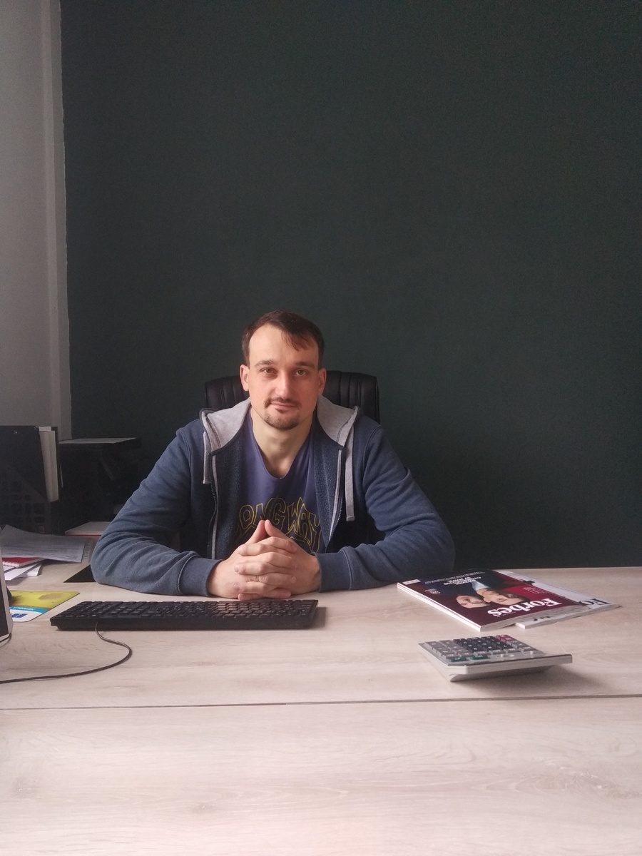 В офисе я не всегда одеваюсь "по классике". 