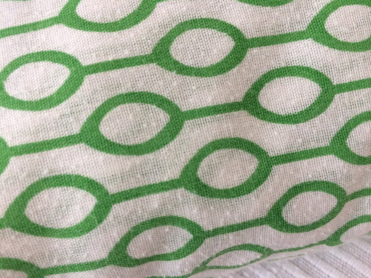 Комплекту меньше года, а уже весь в катышках