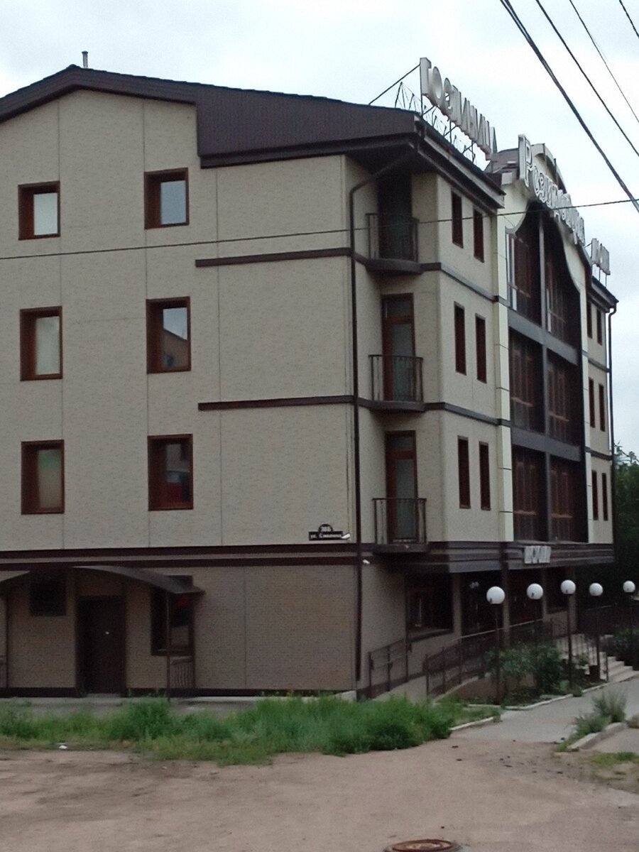 Вот это большое новое заведение отель + ресторан не смогло открыться