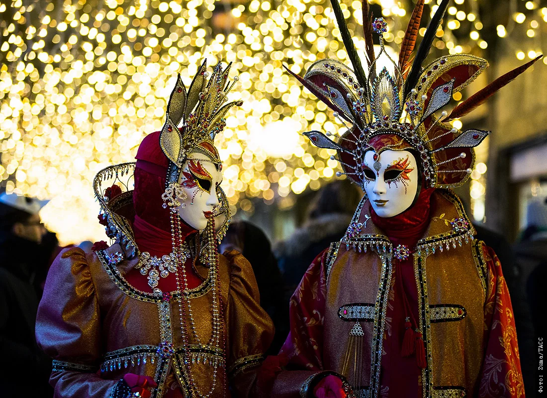 венецианский карнавал - венеция, италия. первый венецианский карнавал. венеция площадь сан марко карнавал. венецианский карнавал костюмы. венеция карнавал шествие.