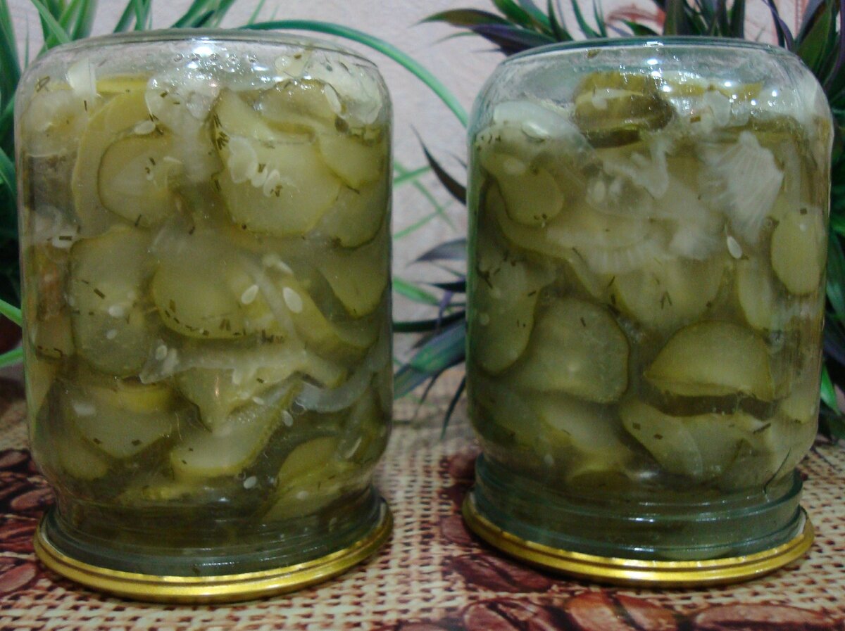 Салат из огурцов на зиму (без стерилизации и варки)