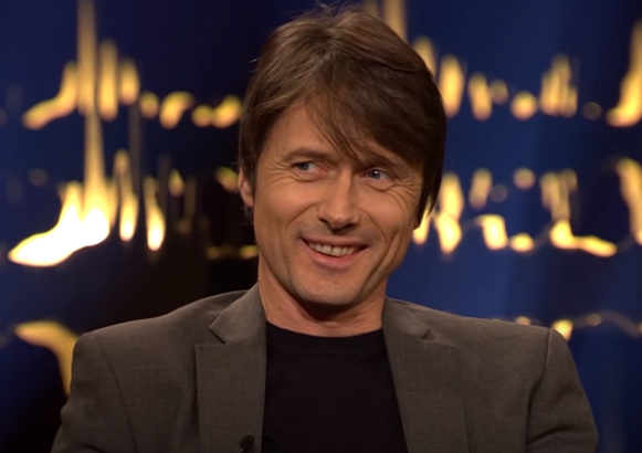 Скрин из интервью Бретта Андерсона,  телешоу  Skavlan, 2018 г. 