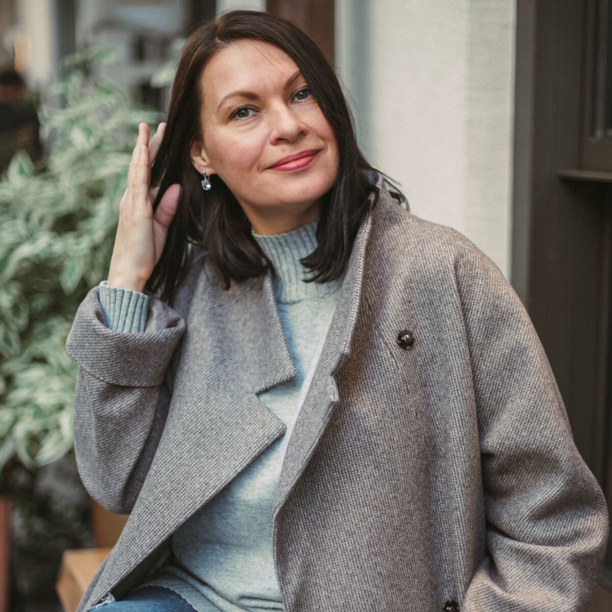 Улыбаться в объектив. 