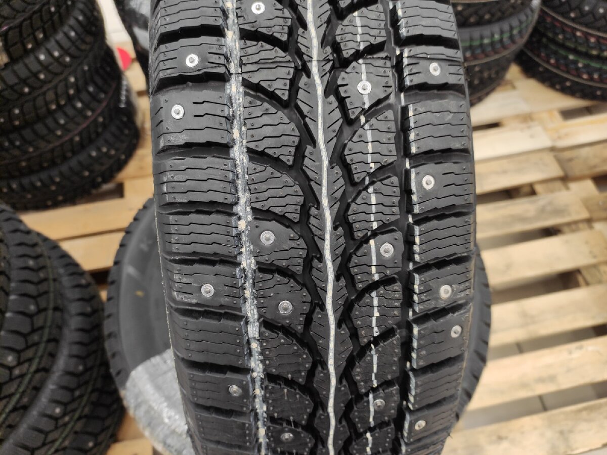 Шины зимние шипованные 195. Bridgestone Ice Cruiser 7000s. Бриджстоун айс Крузер 7000s. Кама 505 Ирбис. Айс Крузер 7000.