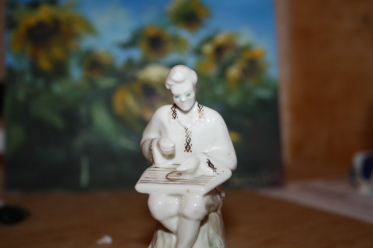 есть в нём что-то пугающее. Или мне так кажется?