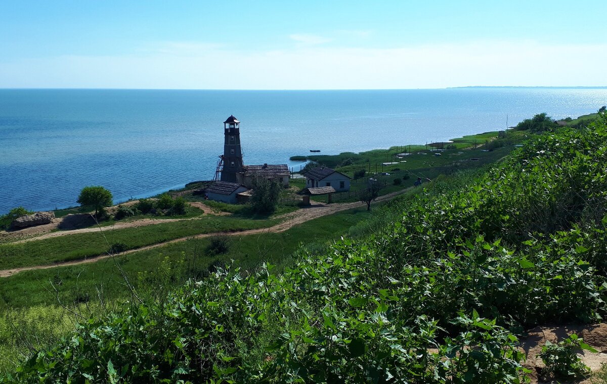 Вид на Маяк, когда вход на территорию был бесплатным - весна 2019 года