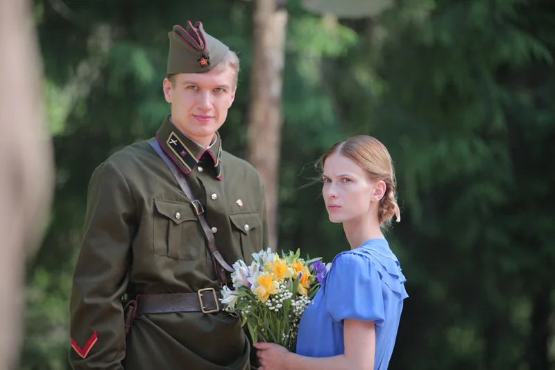 Эллен киуру. Немец влюбляется русскую девушку. Немецкий оф цер и русская девушка. 1942 сериал вальтер и даша. Немец влюбляется русскую девушку.