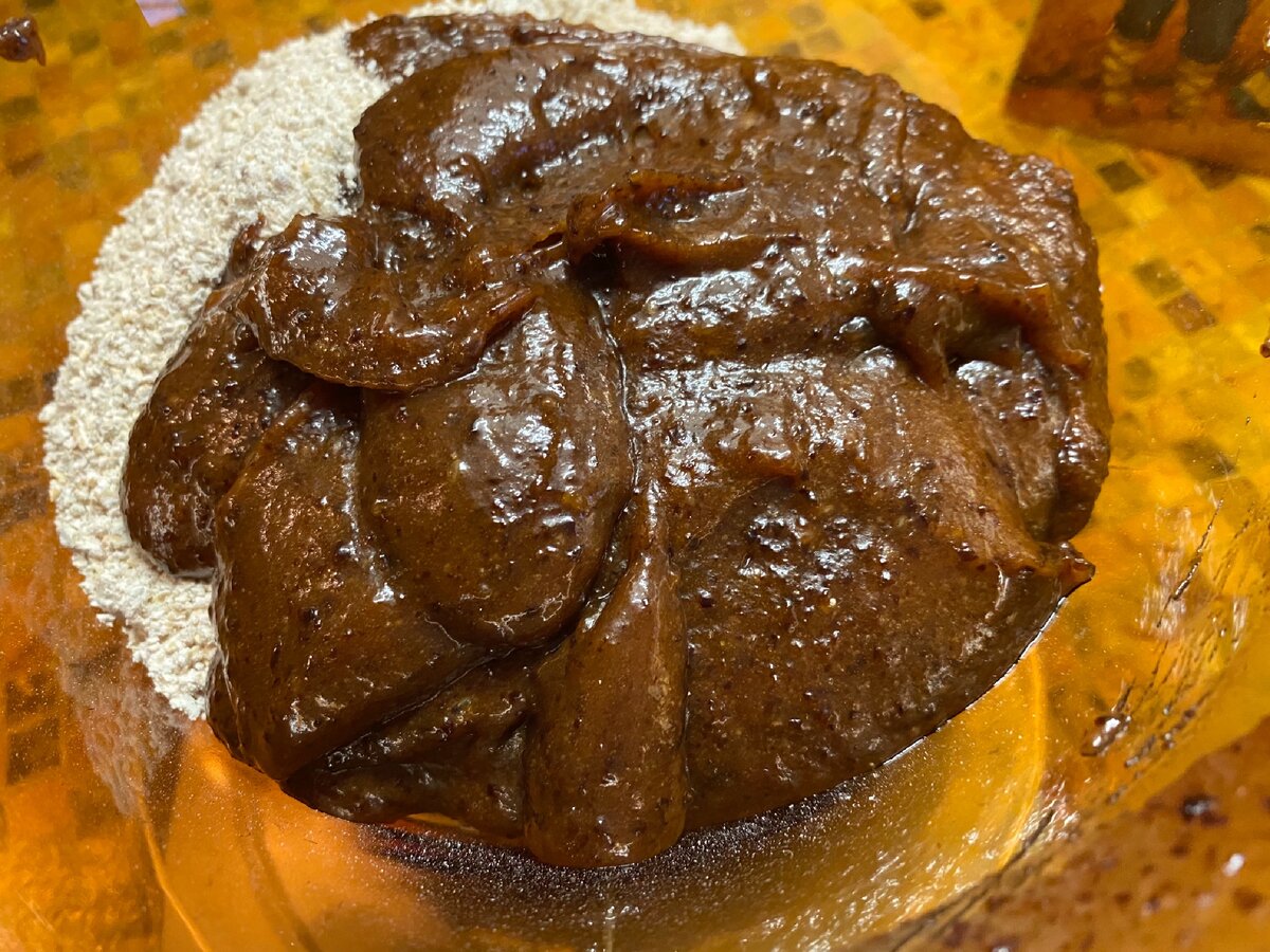 Если что, то это банан с черносливом, а не то, что вы подумали!