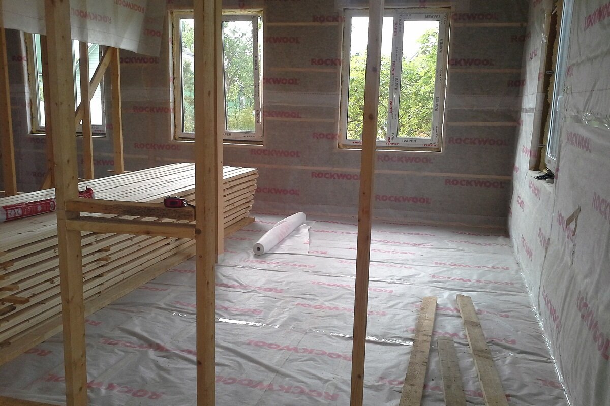 Всё готово для укладки пола. Шпунт отлежался.