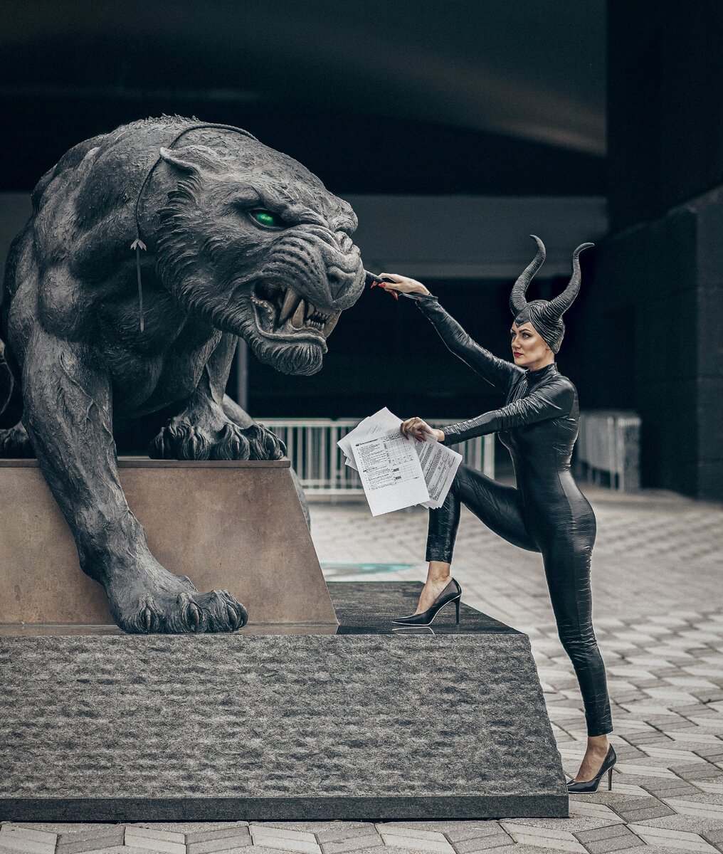 Таможенный инспектор Беспощадная и ее помощники