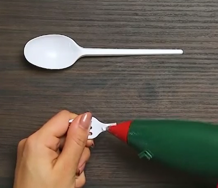 Фото из видео вилка-ложка для лапши