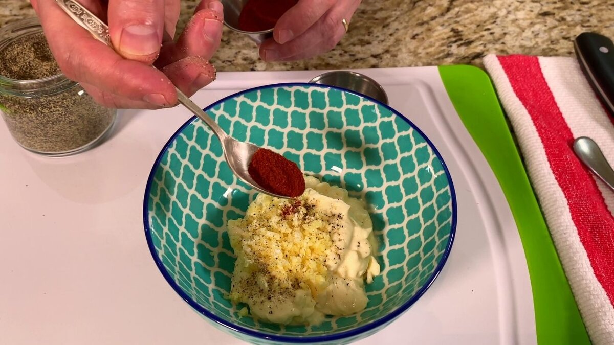 Салат с крабовыми палочками и кукурузой - Новогодний салат