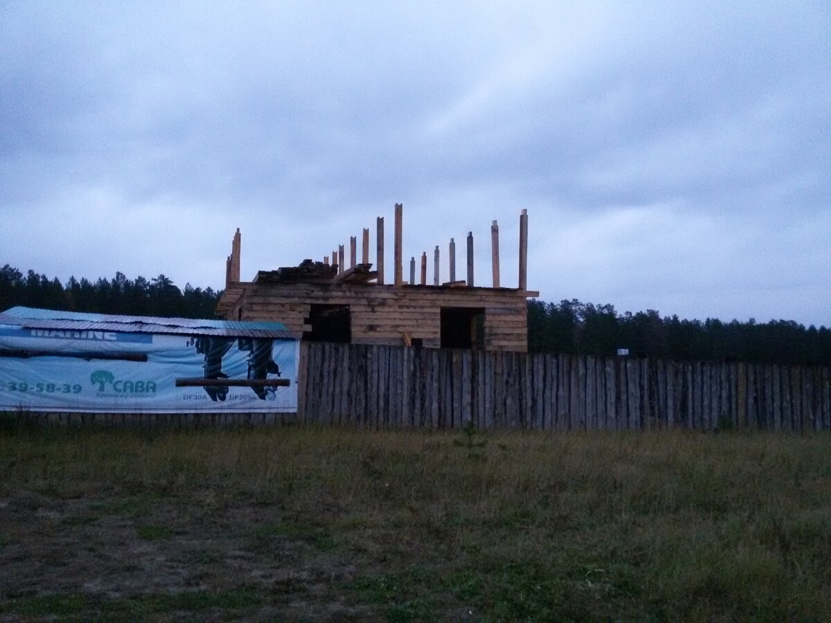 Сохранились только эти фото, а так столбы на метр во внутрь сдвинули позже