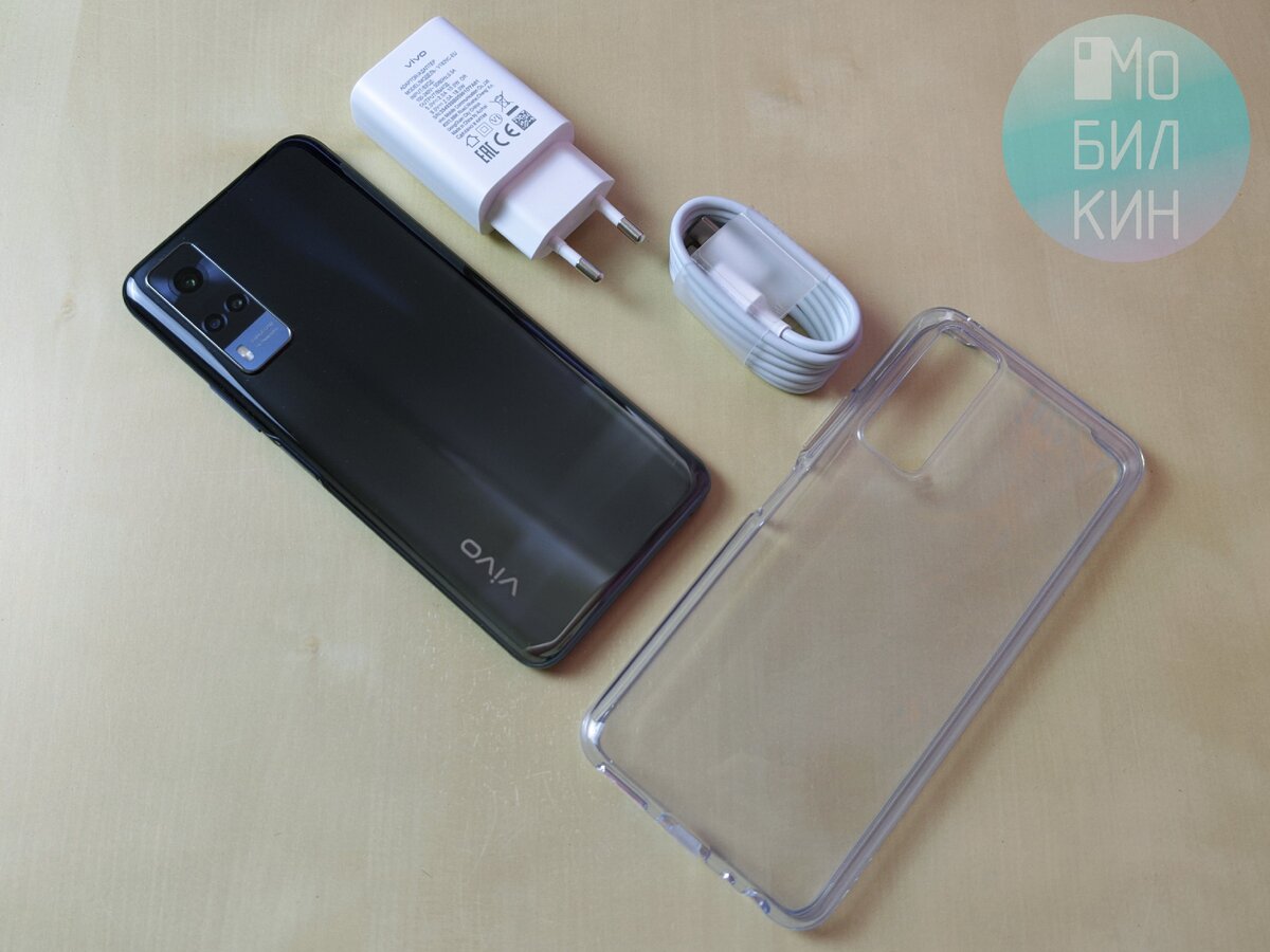 Комплектация: смартфон, кабель USB Type-C, блок питания 18 Вт, силиконовый чехол, защитная пленка (уже на экране)