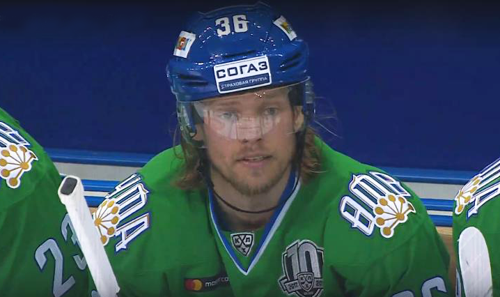 защитник из  Дании Филип Ларсен в 56 играх забросил 10 шайб и отдал 27 голевых передач. Источник фото: Видеофайл по ссылке https://clck.ru/UTyb5