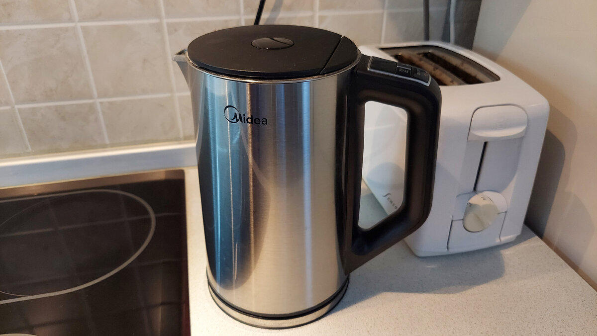 Чайник Midea MK-8078. Листай далее