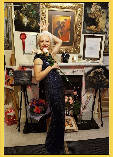 В своей галерее Lady Ju Gallery в центре Лондона