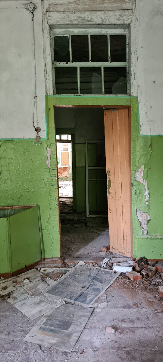 Заброшенная школа в Смоленской области. Фото автора. 