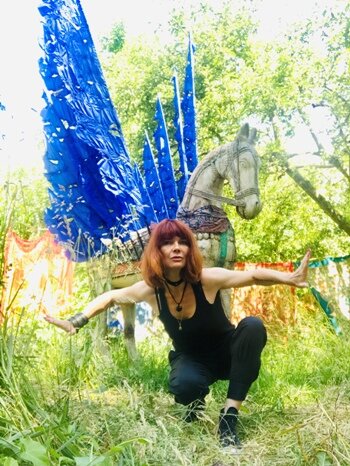 Пластичность и лебединость во плоти.