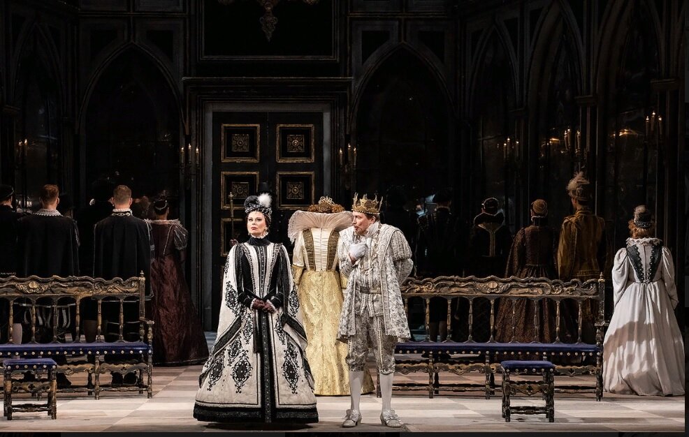 Сцена из спектакля, фото взято с сайта Малого театра