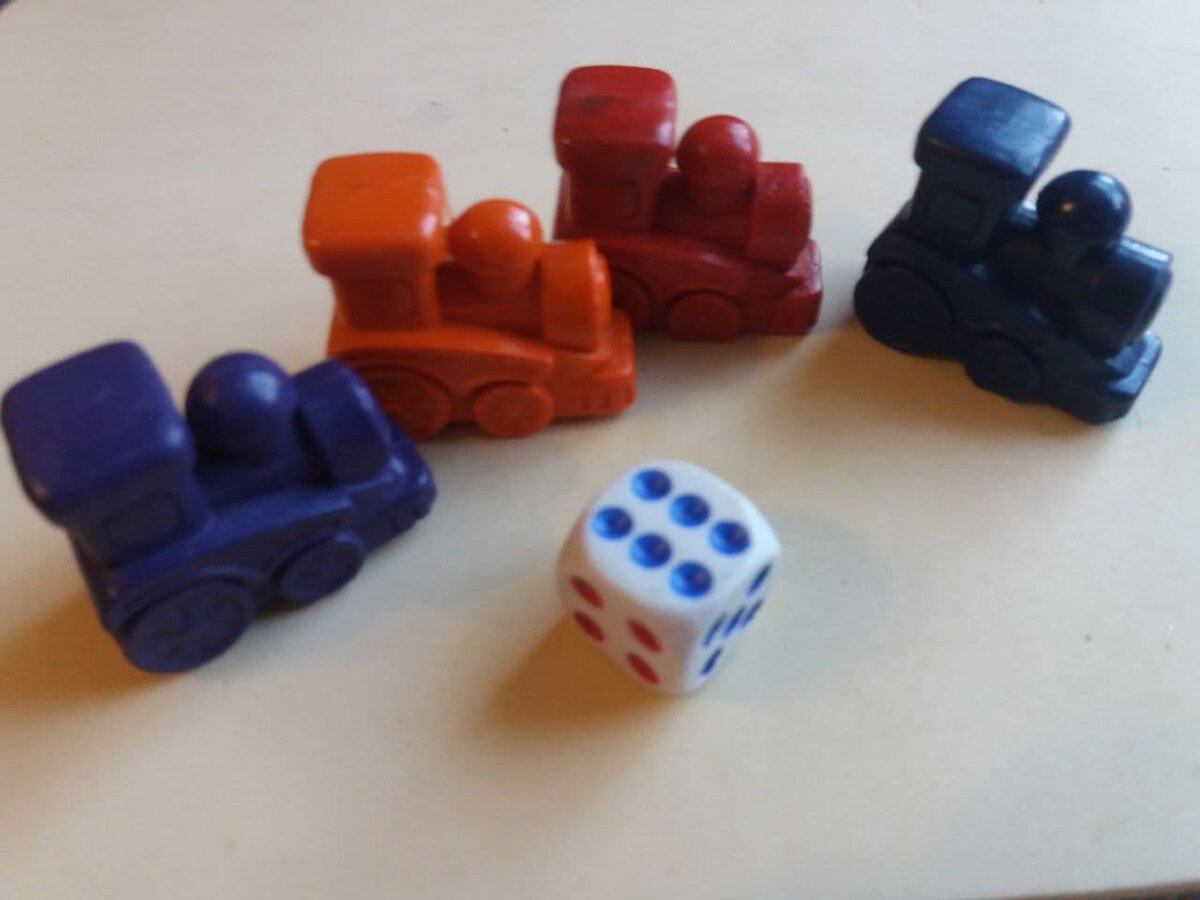 Восковые карандаши в виде паровозиков - что может быть прикольнее?