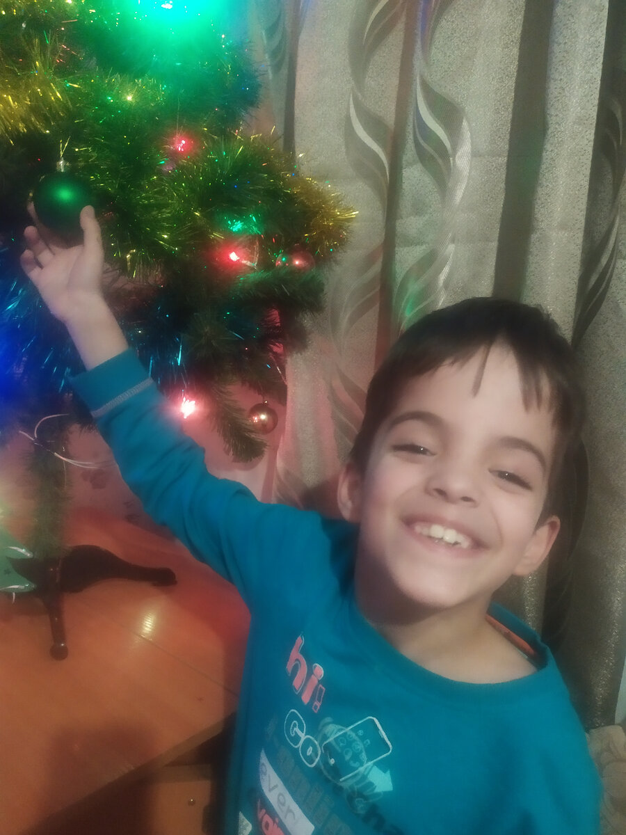 Ёлка вызывает у нас бурю эмоций